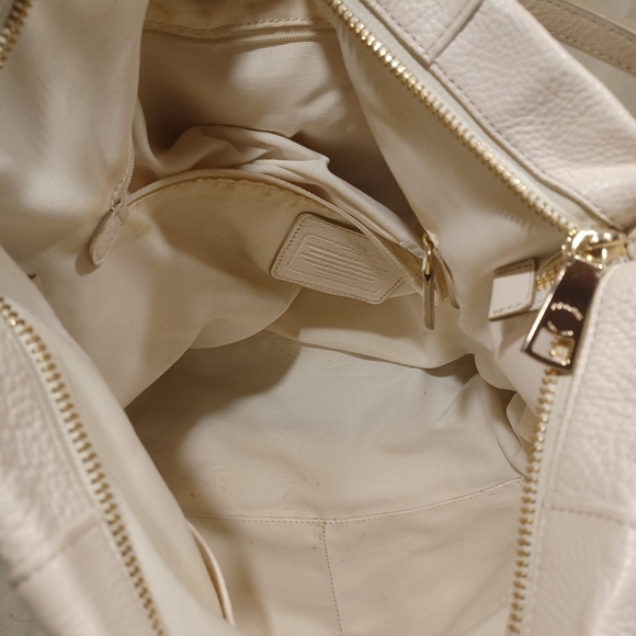 Coach Isabella - Picture 12 of 14